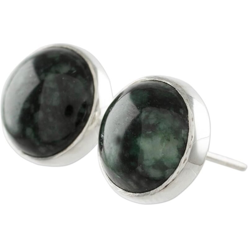 NOVICA Aretes artesanales de jade y plata de ley en verde oscuro - Imagen 3