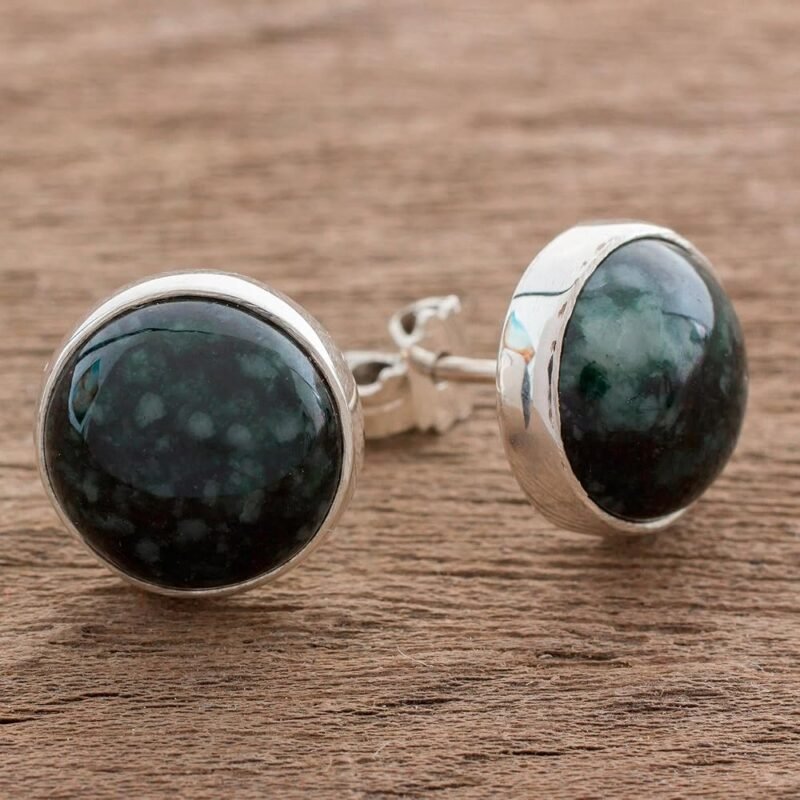 NOVICA Aretes artesanales de jade y plata de ley en verde oscuro - Imagen 2